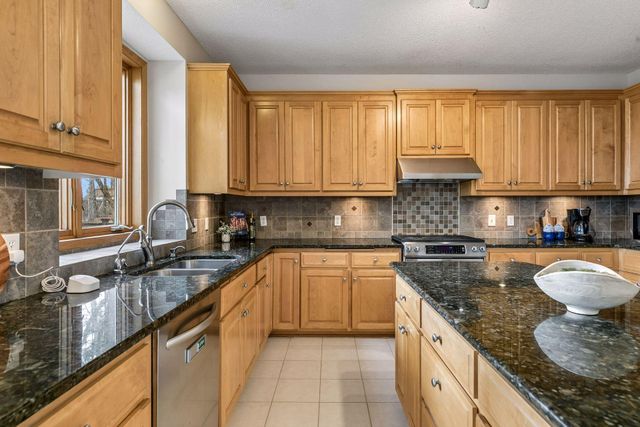 10173 Bridgewater Court, Woodbury, MN 55129