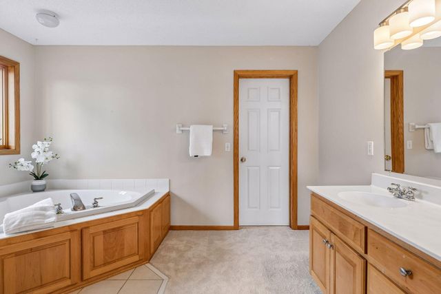 10173 Bridgewater Court, Woodbury, MN 55129