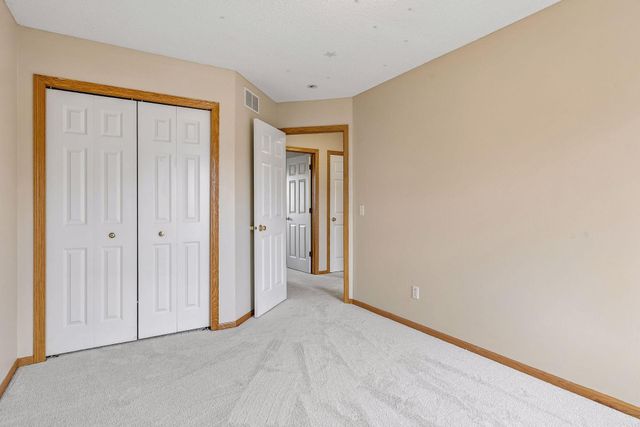 10173 Bridgewater Court, Woodbury, MN 55129