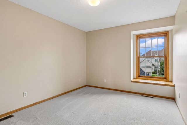 10173 Bridgewater Court, Woodbury, MN 55129