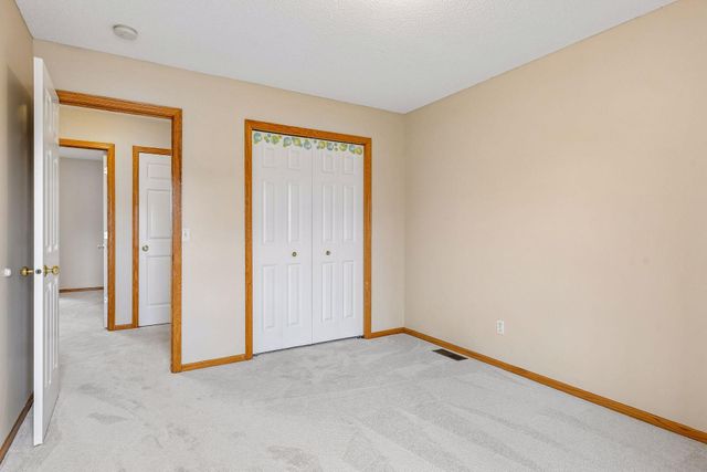 10173 Bridgewater Court, Woodbury, MN 55129