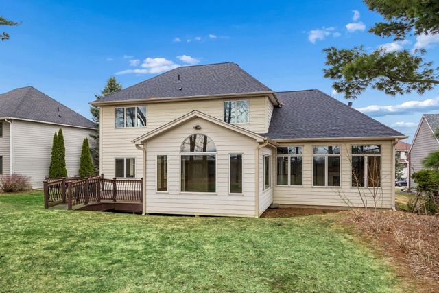 10173 Bridgewater Court, Woodbury, MN 55129