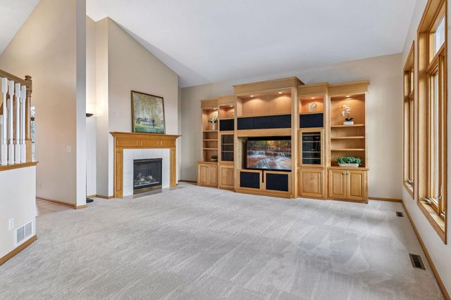 10173 Bridgewater Court, Woodbury, MN 55129