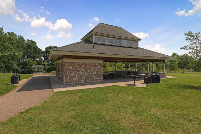 10173 Bridgewater Court, Woodbury, MN 55129