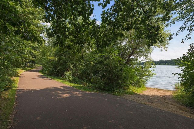 10173 Bridgewater Court, Woodbury, MN 55129