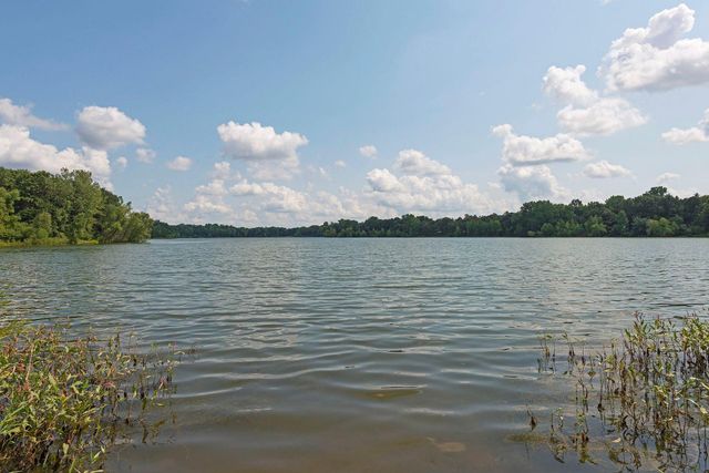 10173 Bridgewater Court, Woodbury, MN 55129