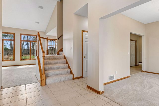 10173 Bridgewater Court, Woodbury, MN 55129