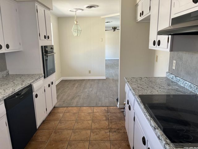 425 Driftwind, Windcrest, TX 78239