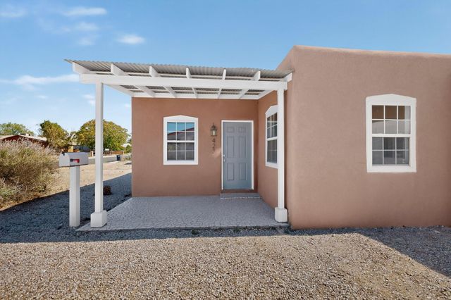 423 Alcazar Street NE, Albuquerque, NM 87108