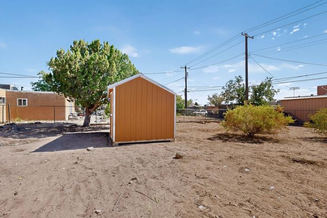 423 Alcazar Street NE, Albuquerque, NM 87108