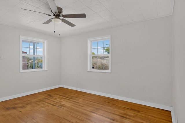 423 Alcazar Street NE, Albuquerque, NM 87108