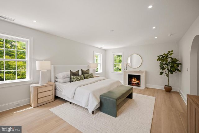 2900 GLOVER DR NW, Washington, DC 20016
