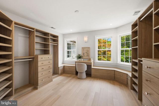 2900 GLOVER DR NW, Washington, DC 20016