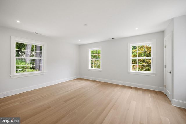 2900 GLOVER DR NW, Washington, DC 20016