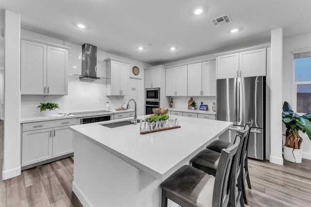 3912 Azul Way, Sacramento, CA 95835