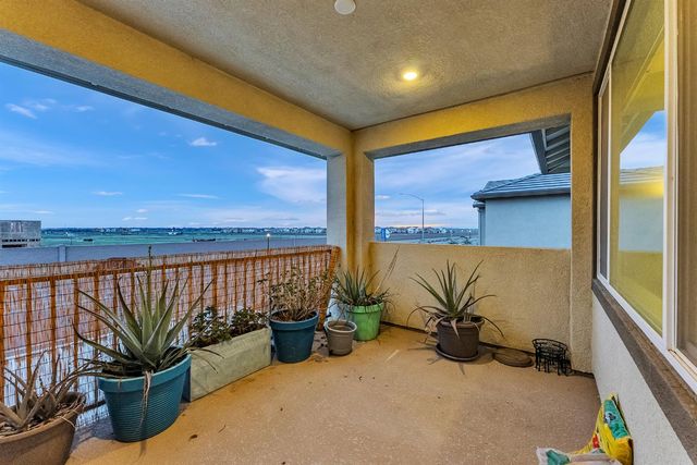 3912 Azul Way, Sacramento, CA 95835