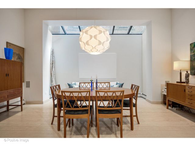 1434 N Dearborn Street, Chicago, IL 60610