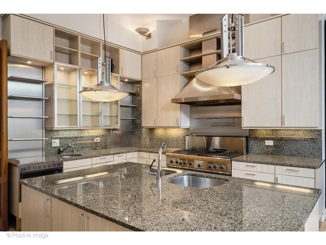 1434 N Dearborn Street, Chicago, IL 60610