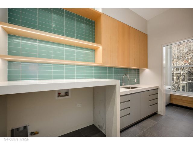 1434 N Dearborn Street, Chicago, IL 60610