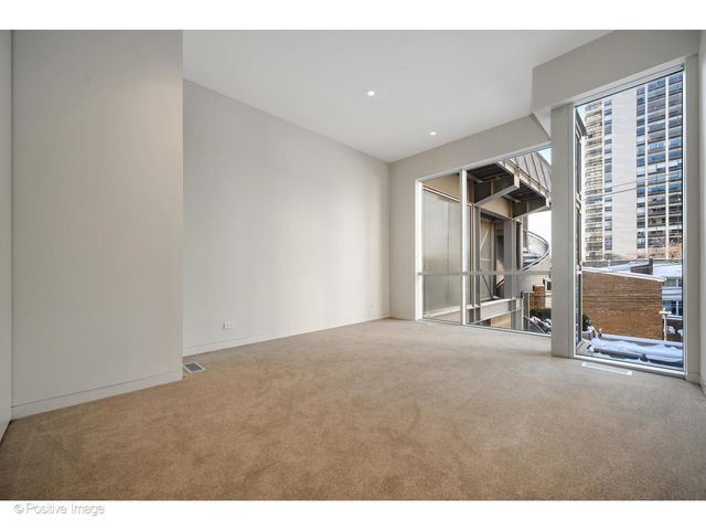 1434 N Dearborn Street, Chicago, IL 60610