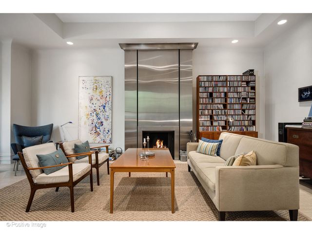 1434 N Dearborn Street, Chicago, IL 60610