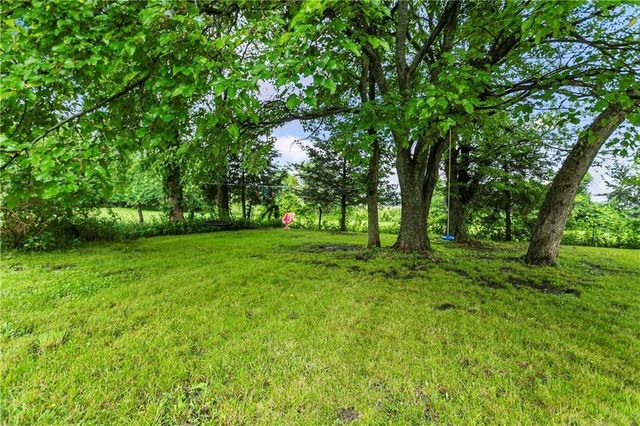 15975 Chieftain Road, Tonganoxie, KS 66086