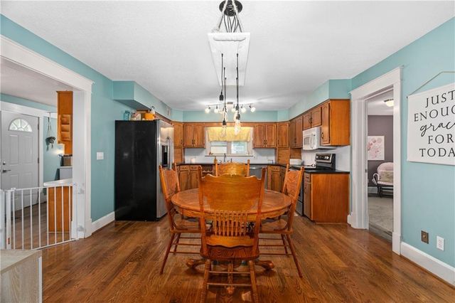 15975 Chieftain Road, Tonganoxie, KS 66086