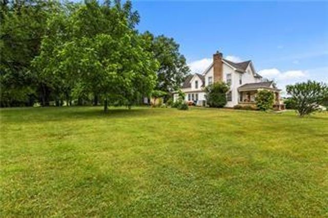 15975 Chieftain Road, Tonganoxie, KS 66086