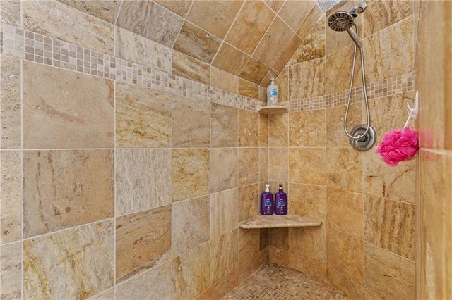 15975 Chieftain Road, Tonganoxie, KS 66086