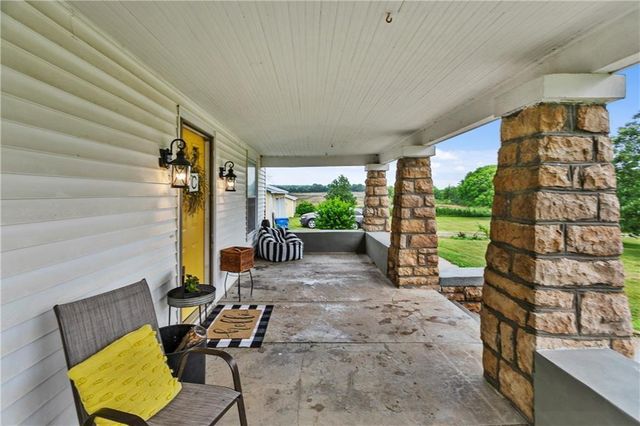 15975 Chieftain Road, Tonganoxie, KS 66086