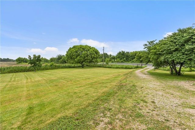 15975 Chieftain Road, Tonganoxie, KS 66086