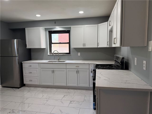 3555 McHenry Avenue, Cincinnati, OH 45225