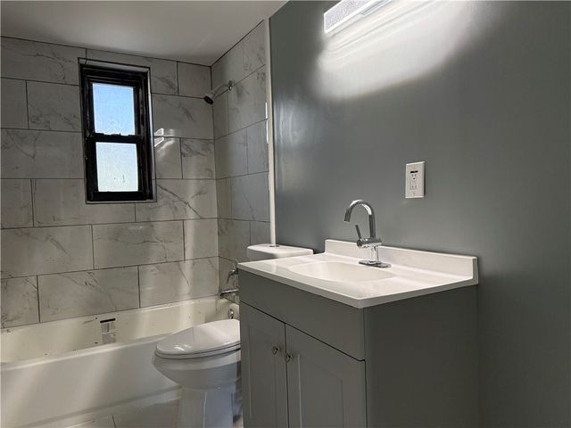 3555 McHenry Avenue, Cincinnati, OH 45225