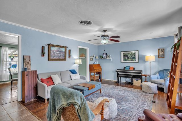 709 Hurstview Drive, Hurst, TX 76053