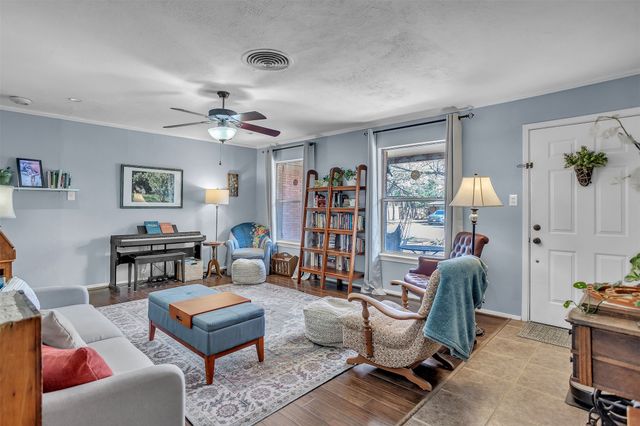 709 Hurstview Drive, Hurst, TX 76053