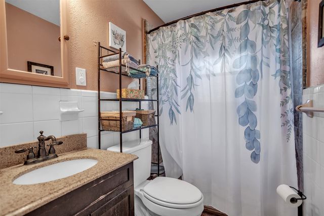 709 Hurstview Drive, Hurst, TX 76053