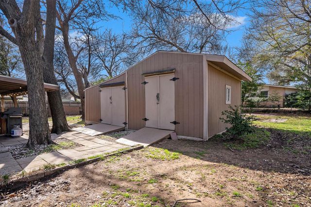 709 Hurstview Drive, Hurst, TX 76053