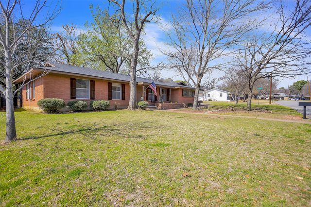 709 Hurstview Drive, Hurst, TX 76053