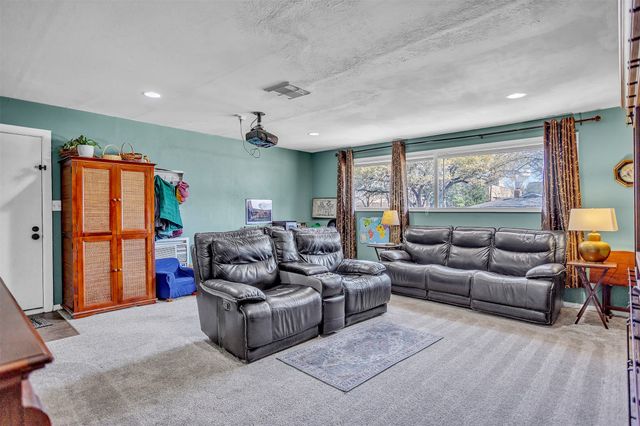 709 Hurstview Drive, Hurst, TX 76053