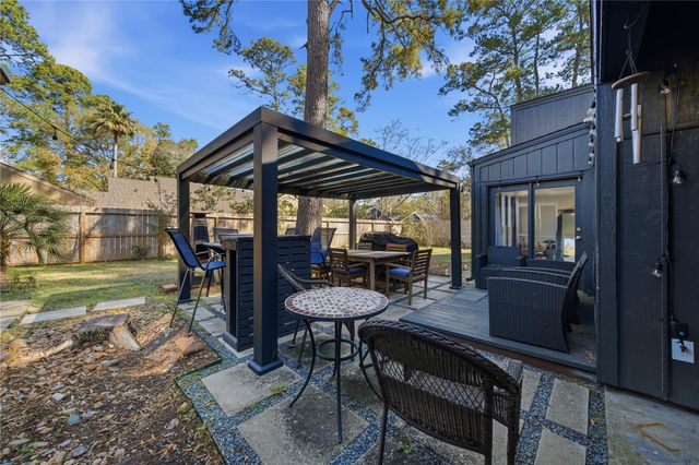 2211 Hickory Creek Drive, Kingwood, TX 77339