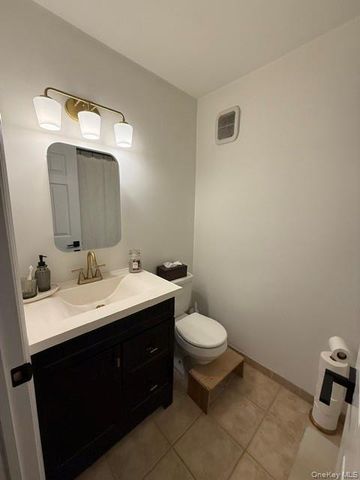 91 Richmond Boulevard 3B, Ronkonkoma, NY 11779