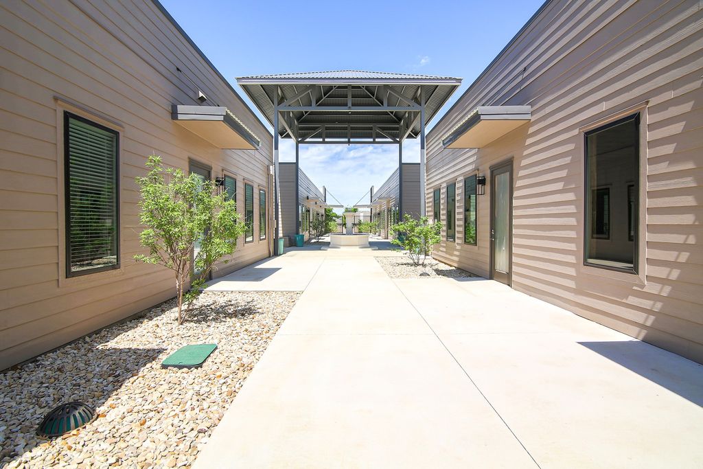 651 E Debbie Lane 300, Mansfield, TX 76063