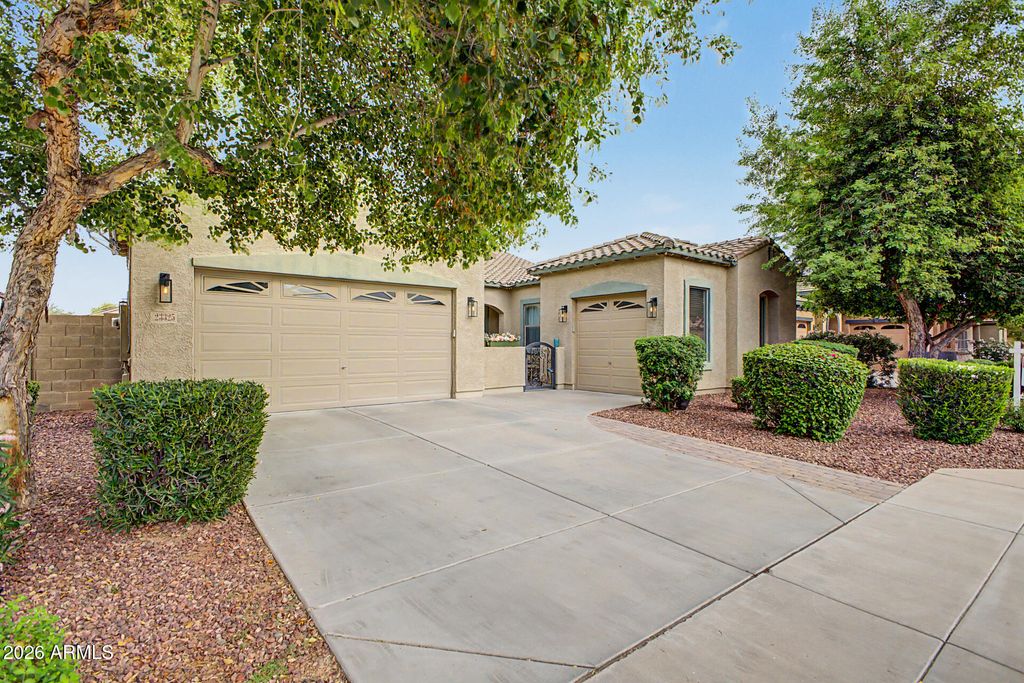 Image 2 of property listing at 23325 N 119TH Drive, Sun City, AZ 85373