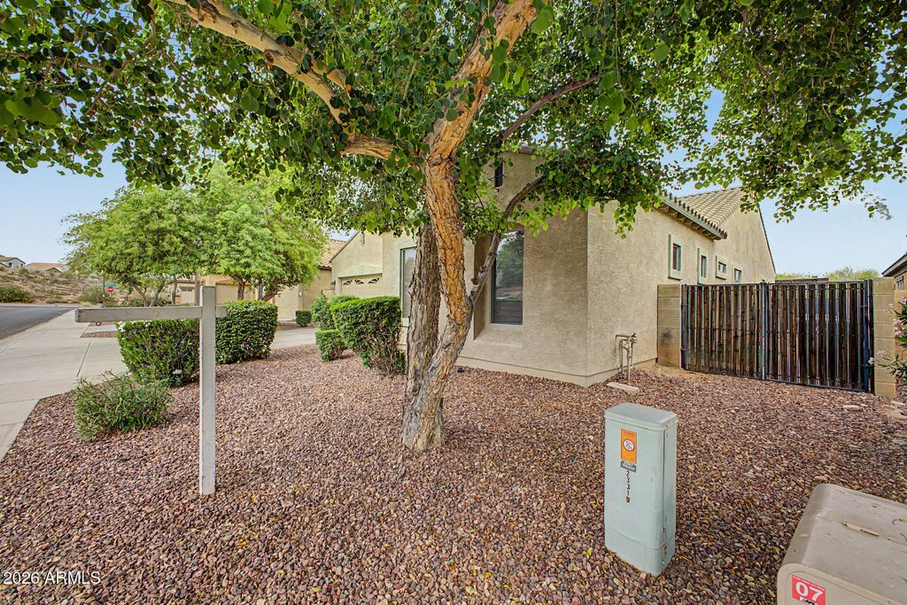Image 3 of property listing at 23325 N 119TH Drive, Sun City, AZ 85373