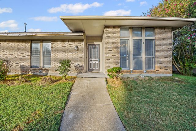 1340 Grand Teton Drive, Desoto, TX 75115
