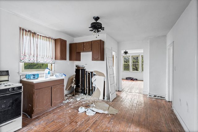 8405 S Baltimore Avenue, Chicago, IL 60617