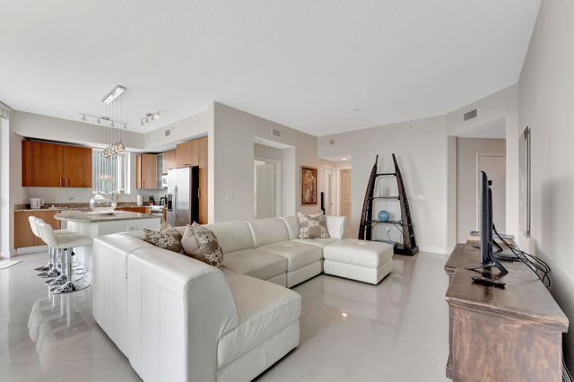 1945 S Ocean Drive 1408, Hallandale Beach, FL 33009
