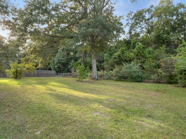 704 Auburn Dr, Deridder, LA 70634