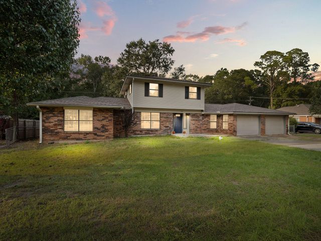 704 Auburn Dr, Deridder, LA 70634