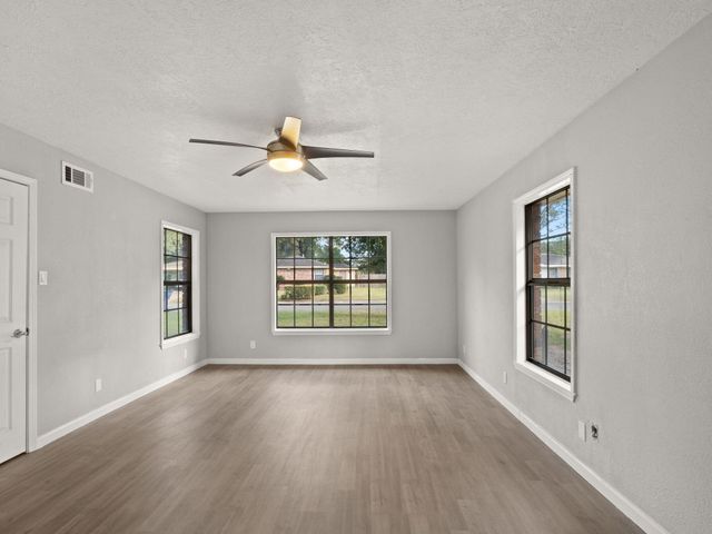 704 Auburn Dr, Deridder, LA 70634